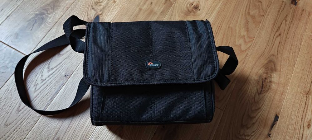 Torba Lowepro Stockholm 120 na małą lustrzankę lub bezlusterkowaca
