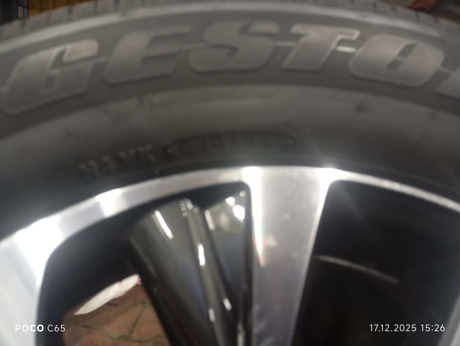 Продам комплект дисков с резиной lexus RX 18