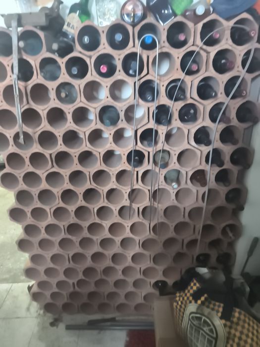 Vendo tijoleiras para garrafeira