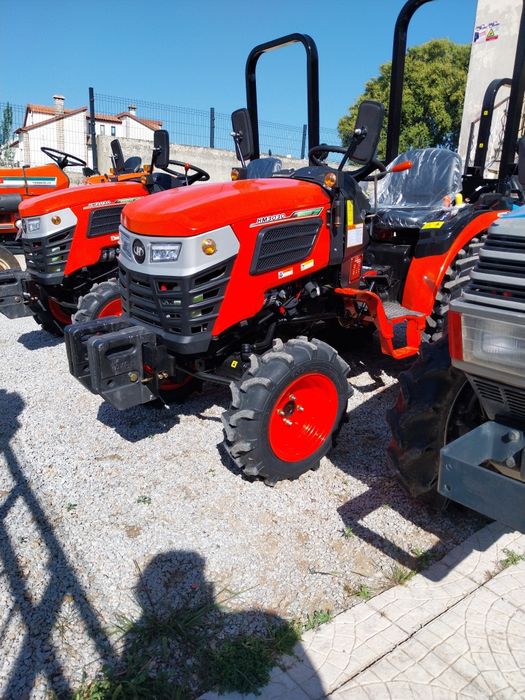 Tratores Hinomoto Novos equivalente 30CV  4CL