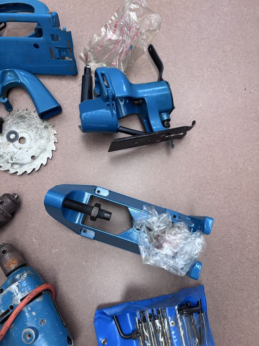 2 máquinas de furar e acessórios Black & Decker