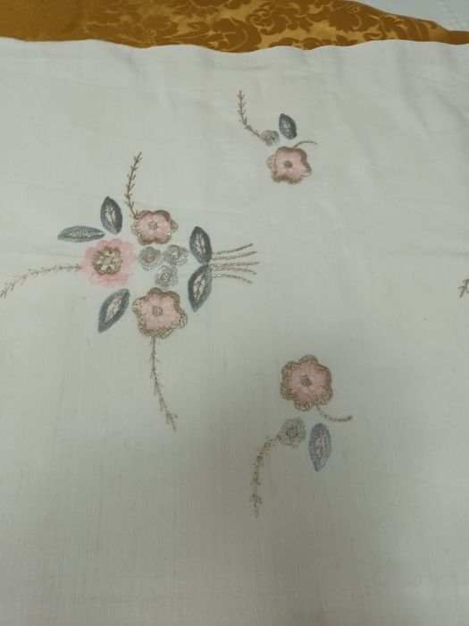 2 Panos de Sala em Linho caseiro, bordados à mão,  lindíssimos.