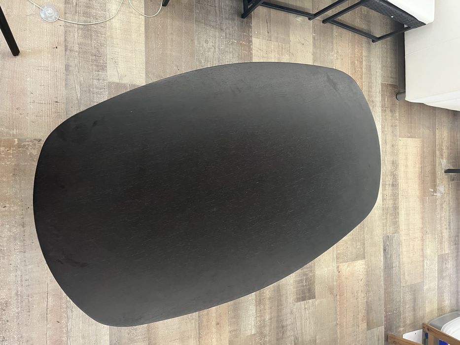 Mesa de Centro Moderna em Madeira Maciça – Estilo Contemporâneo