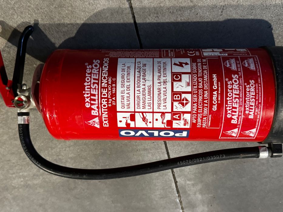 Extintor Pó Químico ABC (6Kg) + Manómetro com revisão válida até Julho 2026