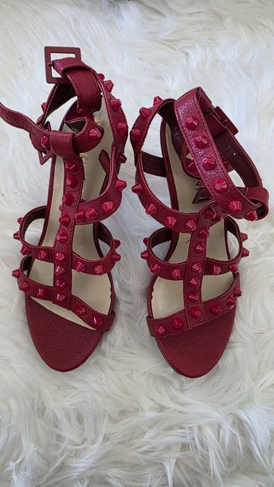 Nowe szpilki Carinii rozmiar 36 skóra