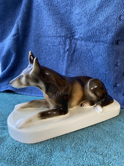 Figurka porcelanowa psa stary Royal Dux