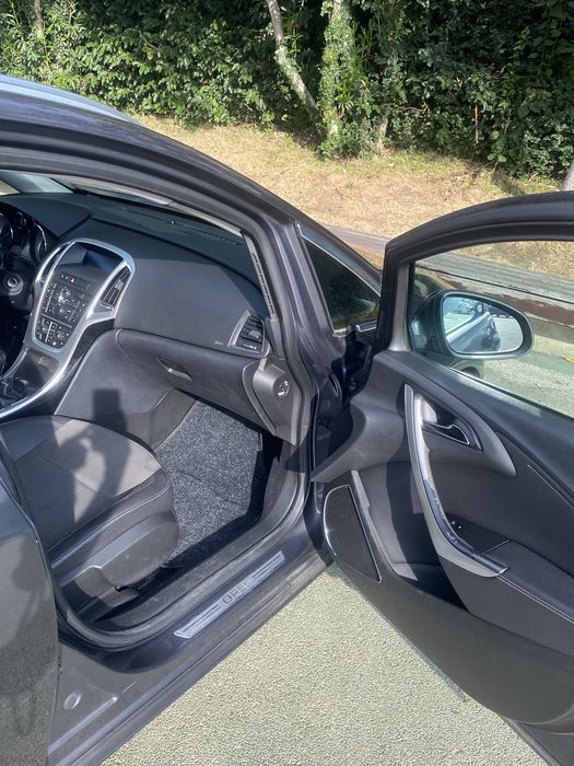 Carrinha Opel Astra J Sports Tourer 1.7 CDTI 125 cv — novembro de 2010