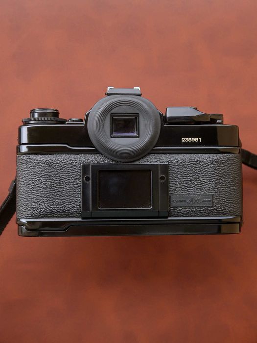 Canon A-1 + lente FD 35mm + flash – Excelente Estado