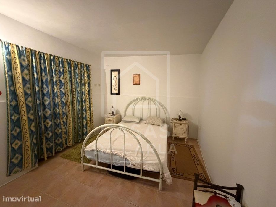 Propriedade T3 com Anexo T1+1 completamente renovada e jardim com 1...