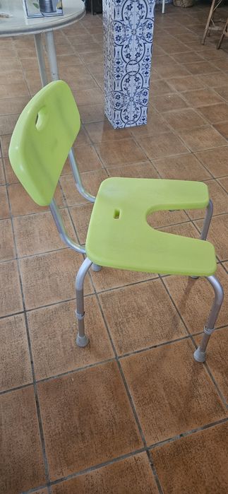 cadeira de banho Danúbio da Orthos em aluminio,