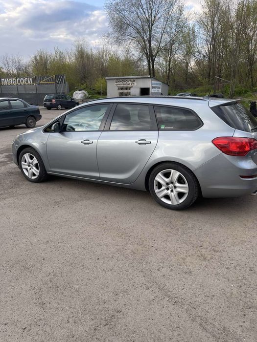 Продам opel astra J