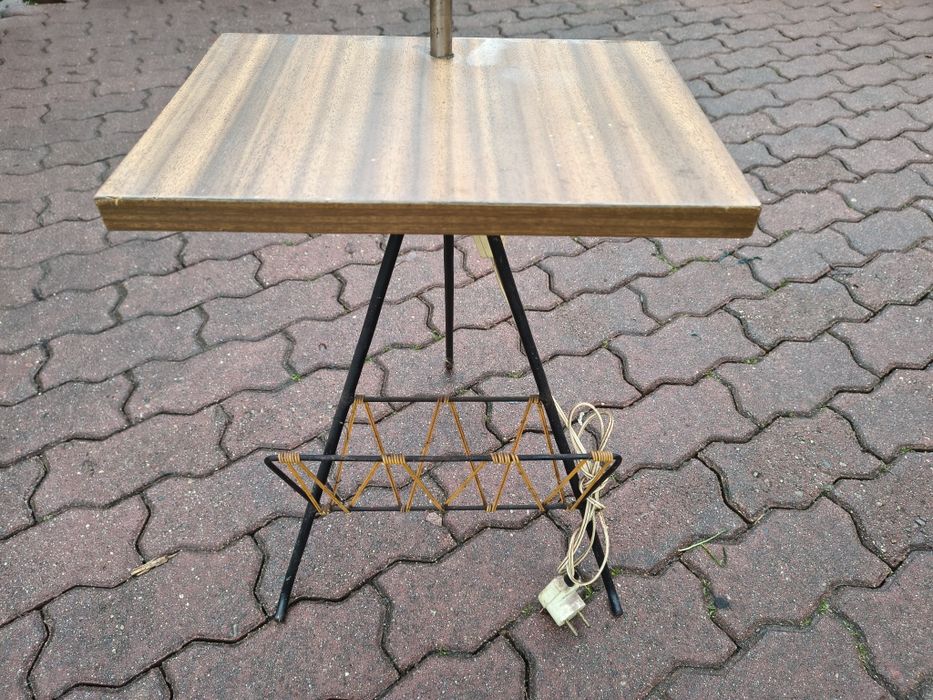 Lampa stojąca z gazetnikiem retro vintage prl