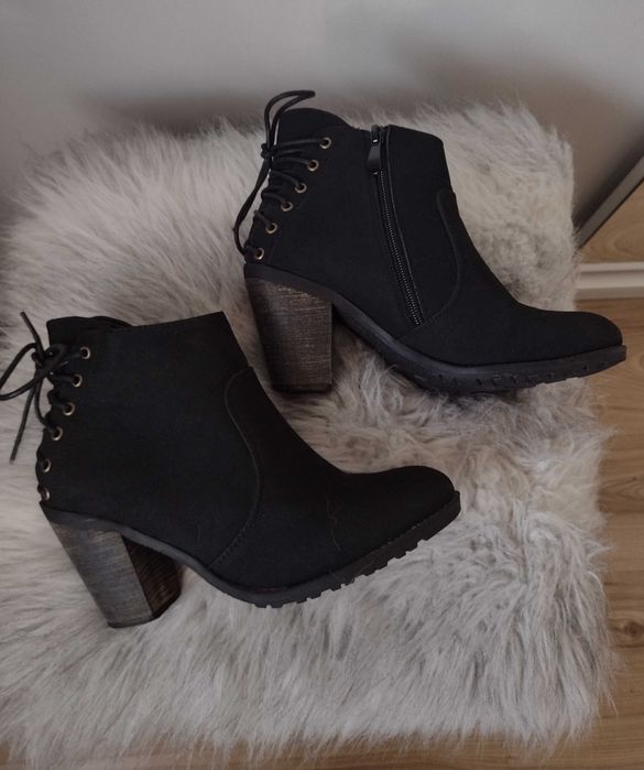 Czarne Botki z wiązaniem 38 39