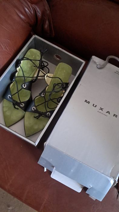 Sapatos entre 15€ a 20€ com possibilidade de negociação