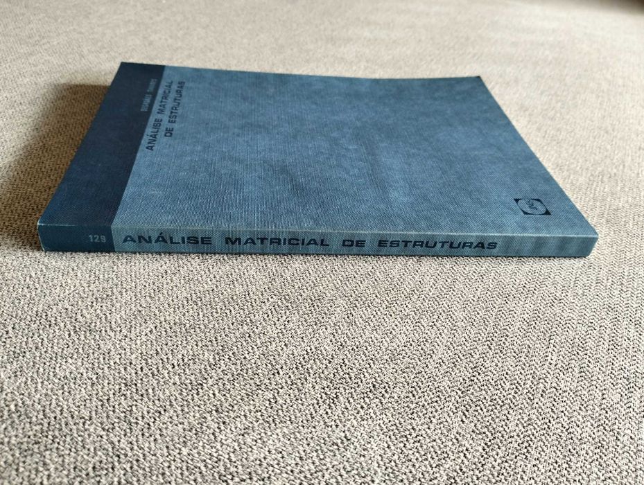 Livro "Análise Matricial de estruturas" de Segadães Tavares