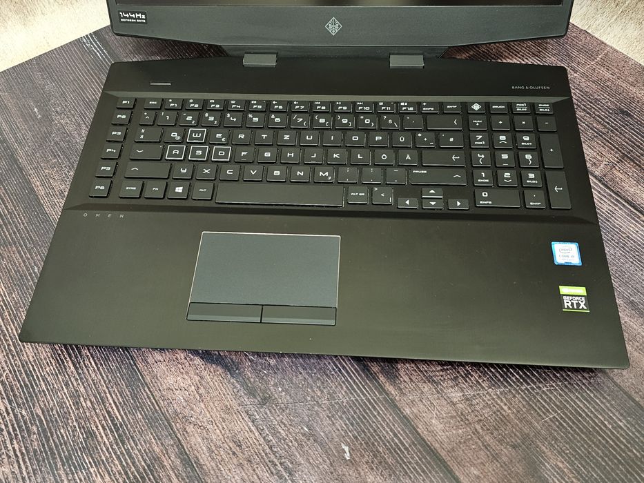 Ігровий ноутбук HP Omen 17-cb0020ng (Core i9-9880H/32Gb DDR4/RTX 2080/SSD 512Gb+HDD 2Tb/IPS 144Hz) з гарантією