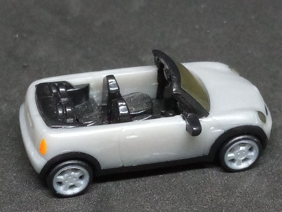 Szare autko zabawka