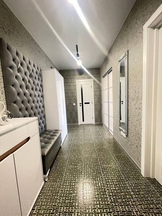 2-кімнатна з дизайнерським ремонтом, Пасічна