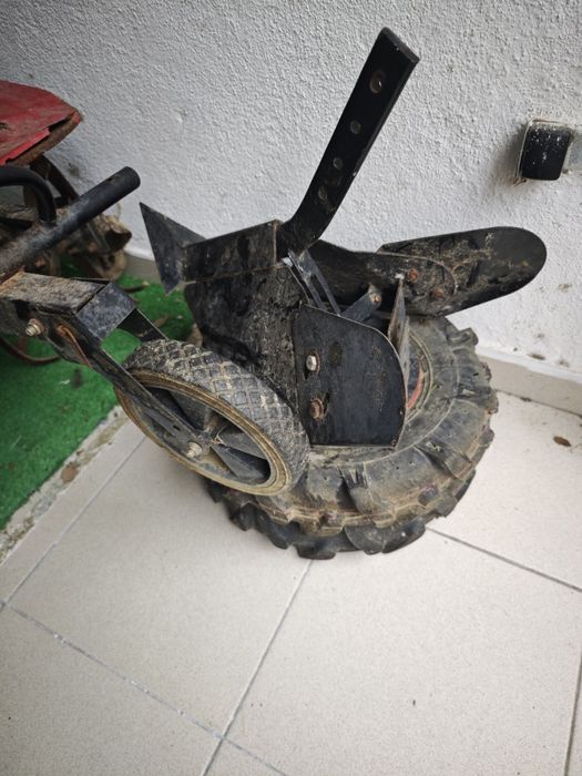 Motoenxada  com transmição direta 7CV