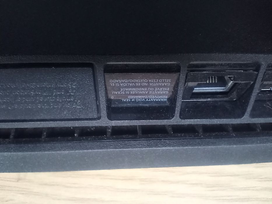 Konsola Sony PS4 slim komplet plomba 2 pady