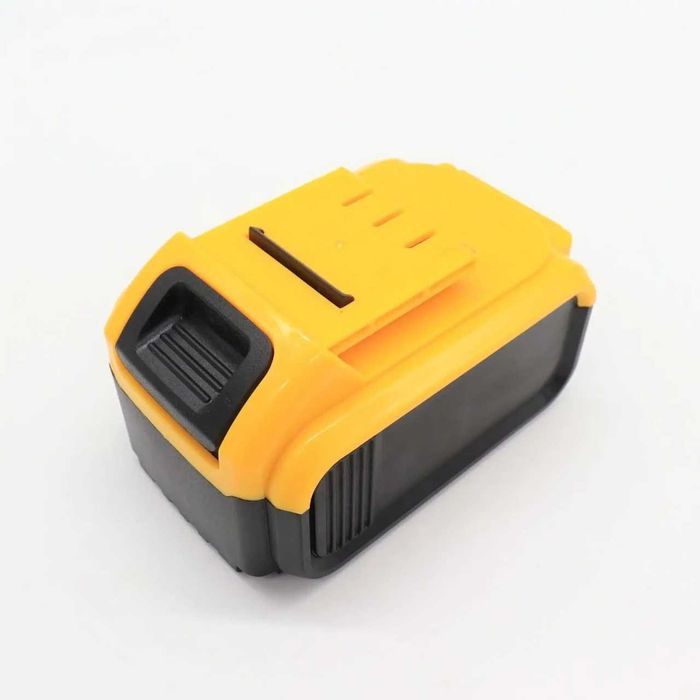 Акумуляторна болгарка Dewalt 125 мм (24V, 4Ah): КШМ у кейсі
