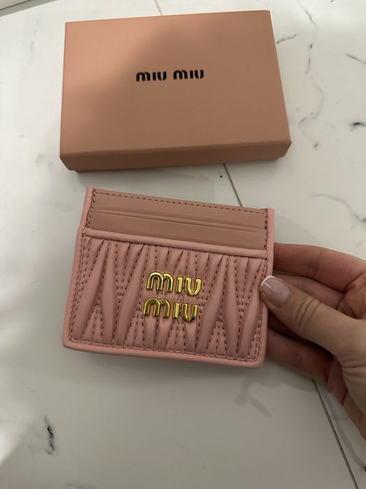 Rozowy portfel na karty miu miu