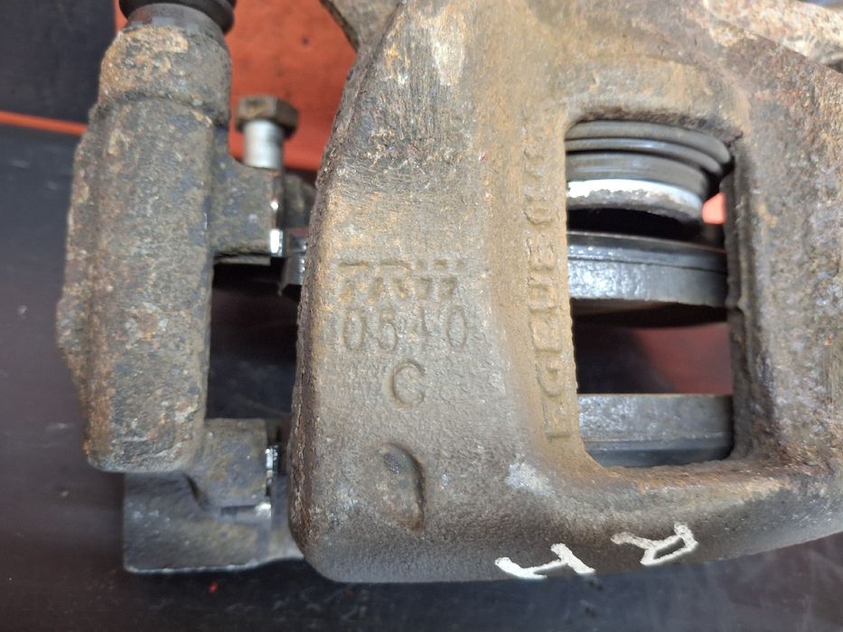 Pinça travão / maxila de travão frente direita OPEL Vivaro B Furgão (X