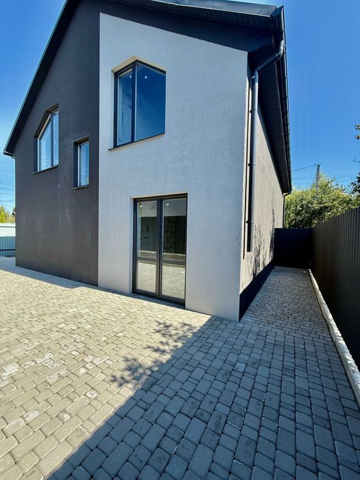 Продаж готового будинку біля 3 школи, всі центральні комунікації. Буча