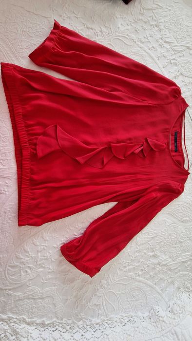 Blusa vermelha com folhos da Zara, tamanho XS