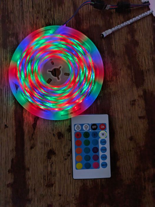 Taśma LED kolorowa 5 m zasilanie sieciowe zasilacz