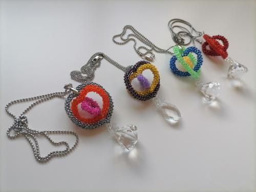 Colares em missangas