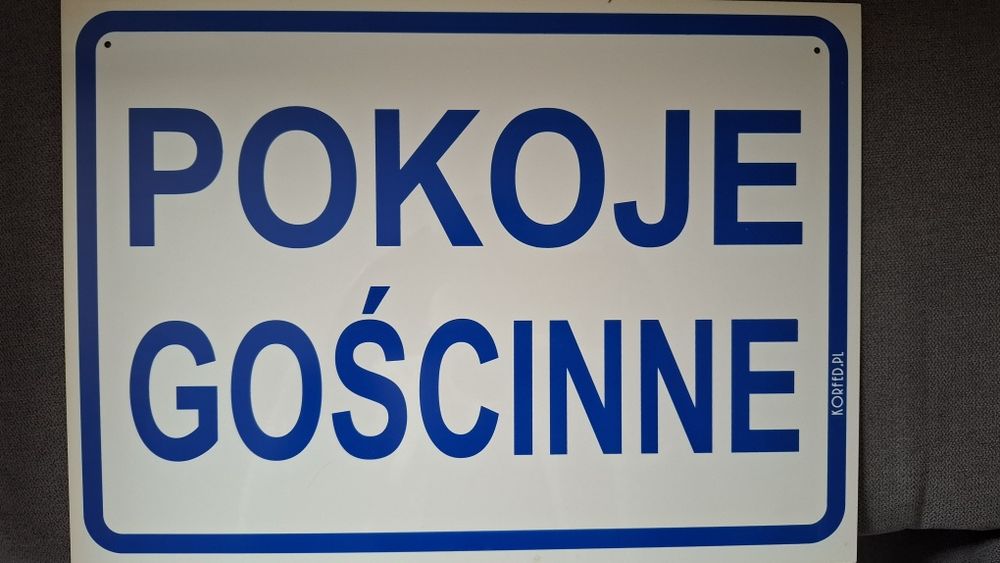 Tablica informacyjna "pokoje gościnne"
