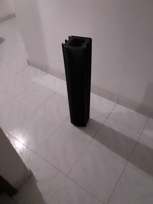 Estante/coluna para guardar Cd's