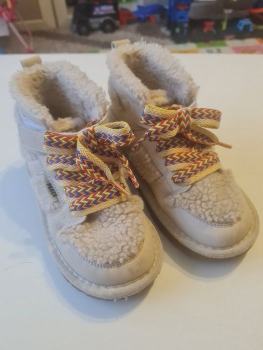 Чобітки,угі для дівчинки