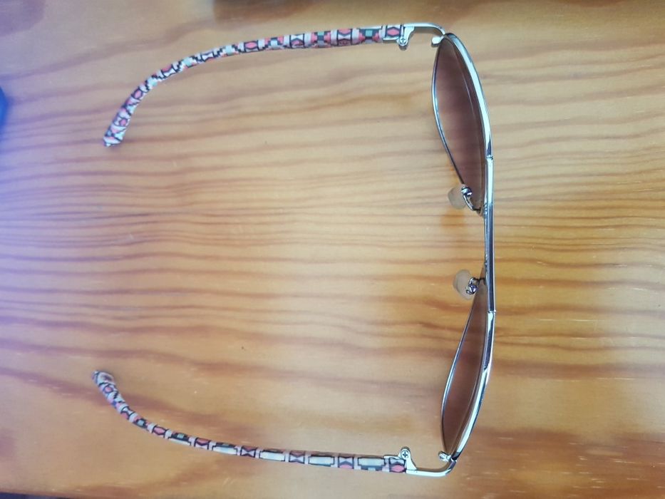 Óculos de sol armação fina