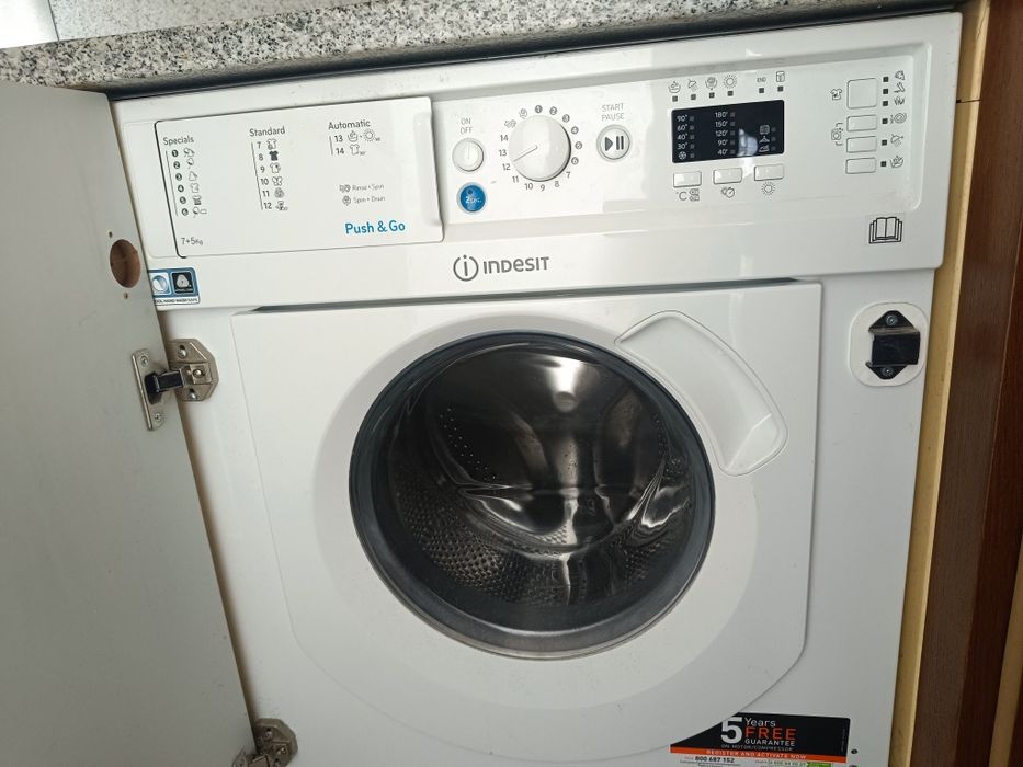 Máquina lavar e secar  roupa Indesit