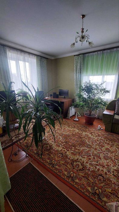 Продається гарний доглянутий будинок в с.Конюшки