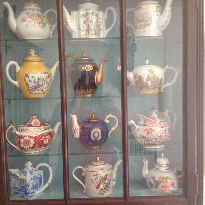 12 Bules em Porcelana Decorados a Ouro