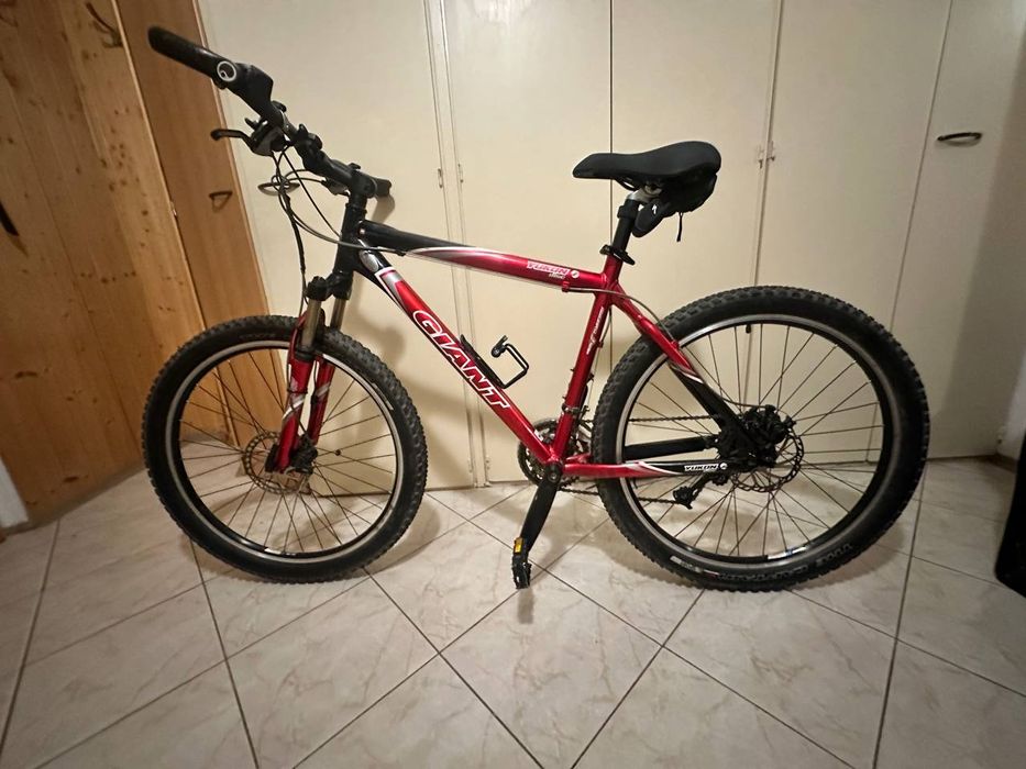 На продаж велосипед Giant Yukon . 
Гальма дискові механічні, 
3х8