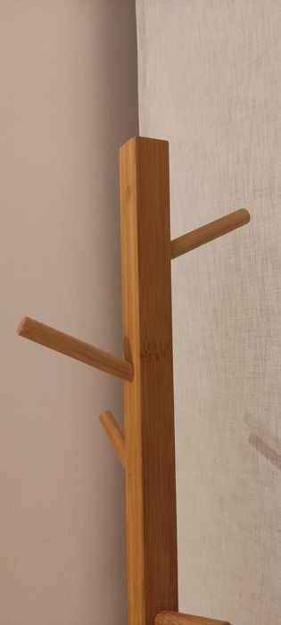 Bambusowy wieszak Jysk stojak na ubrania