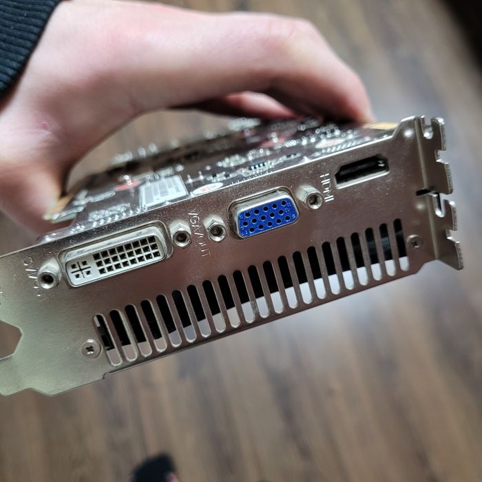 Видеокарта  GeForce  gtx550ti на детали