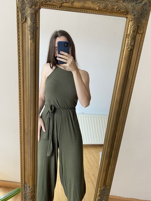 Продам Базовий комбінезон в рубчик на запах з кюлотами Pull&Bear
