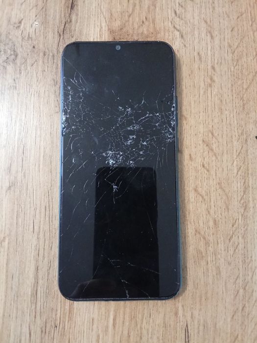 Продам Телефон Техно Спарк 6 го