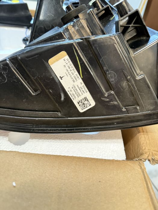 Задні фари Tesla Model 3 2023 | Global (жовті поворотники) | 4 піни