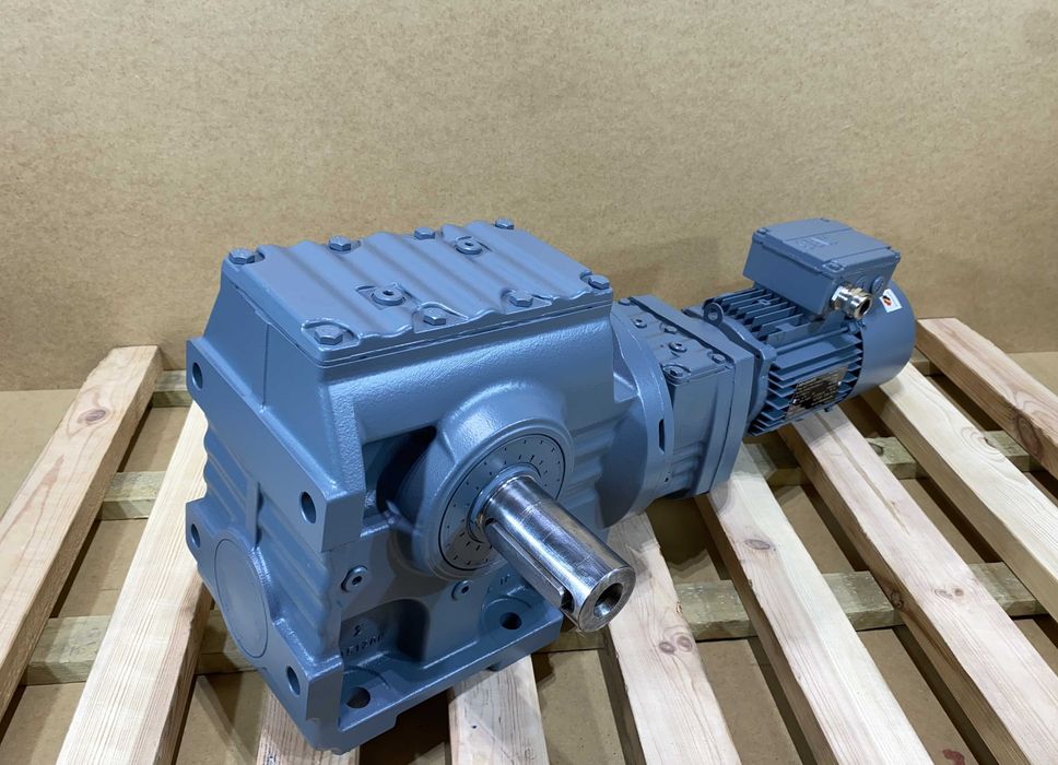 motoreduktor / przekładnia 0,75kW 2,4obr. 3fazowy HAMULEC SEW