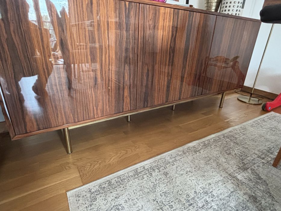 Aparador em pau ferro alto brilho Interdesign