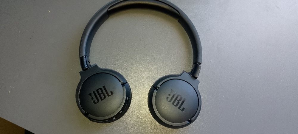 Навушники JBL чорні в гарному стані