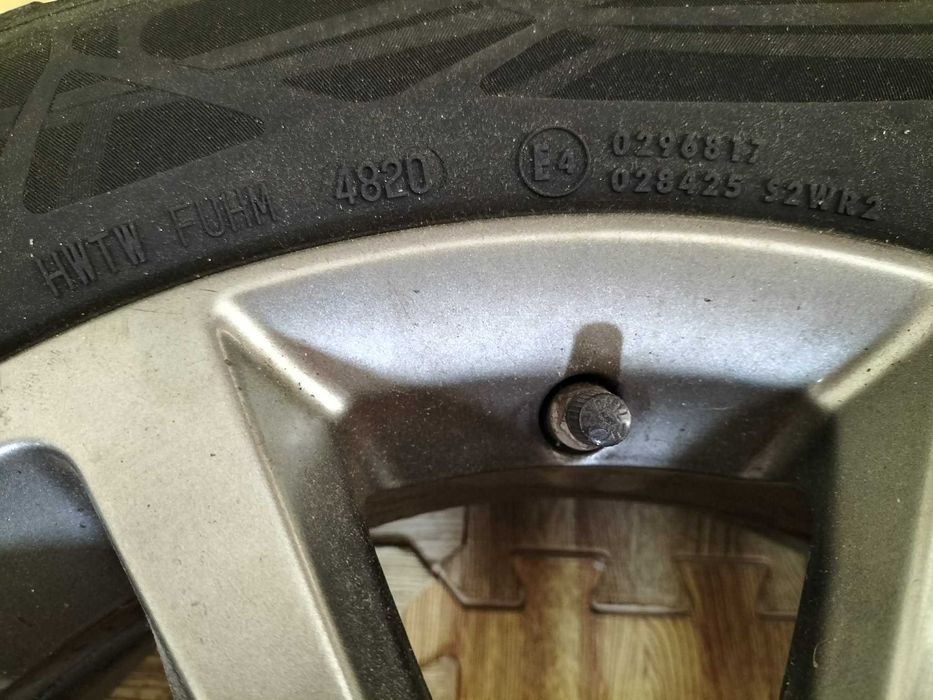 Jante originale Toyota Yaris R15 cu anvelope vară Continental 175/65/15