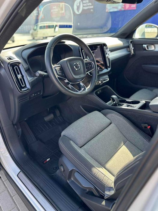 Volvo XC40 2022 1.5 бензин плагін