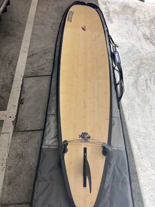 Prancha de surf 8'11 nova – excelente estado